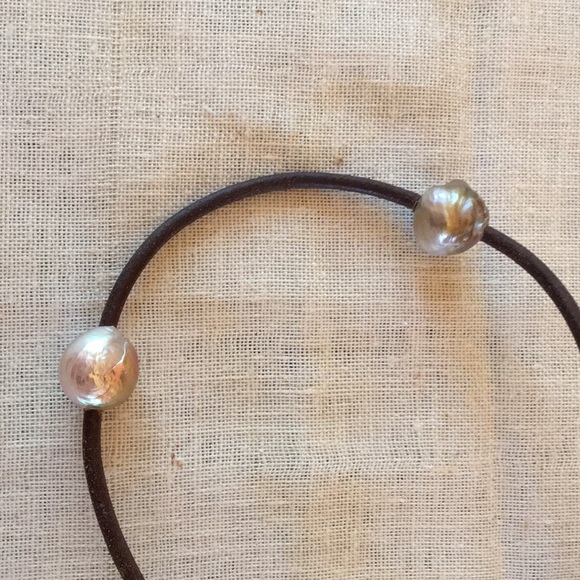 Leather wrap necklace/belt w/freshwater pearls - Picture 2 of 5